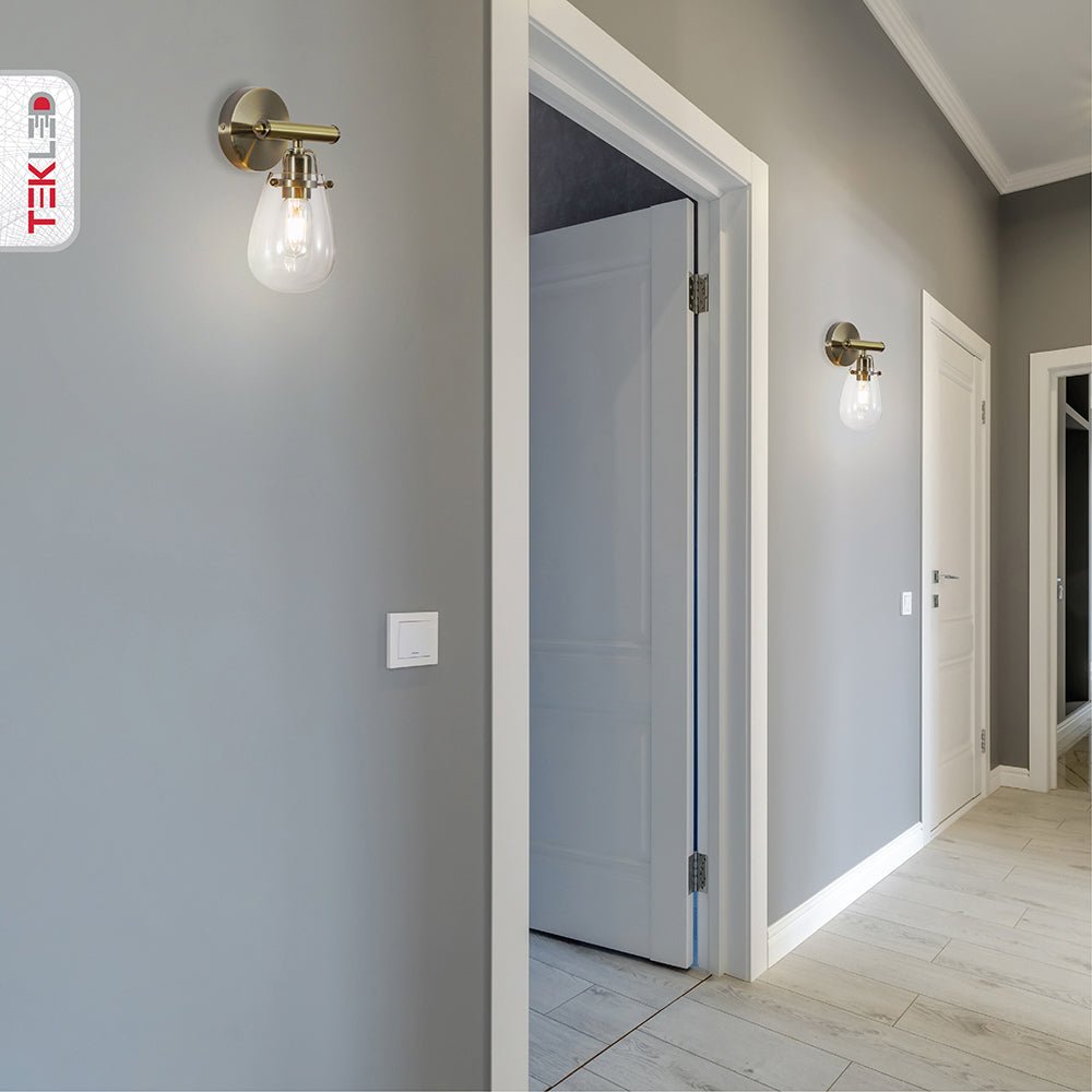 Indoor usage of Antique Brass Body Clear Glass Globe Wall Light with E27 Fitting