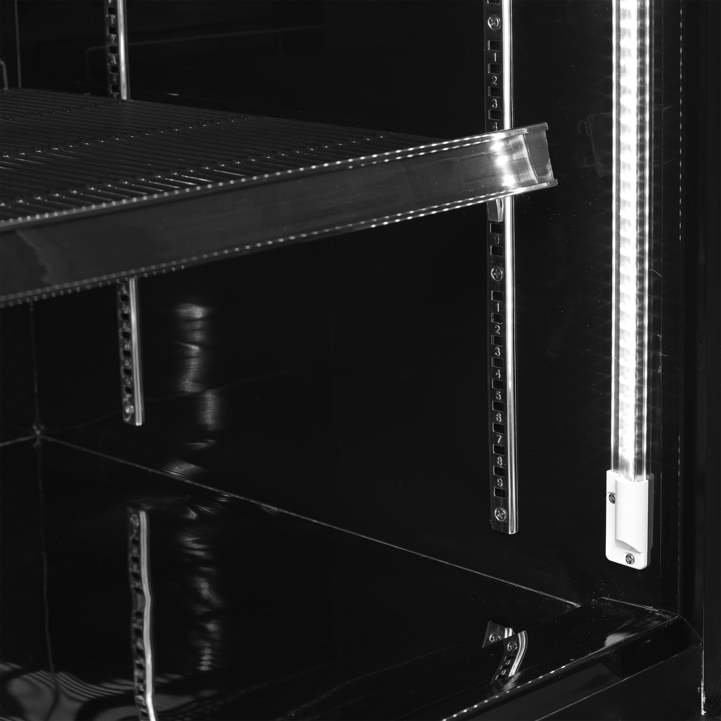 Glass Door Merchandiser - Atom Maxi C1DBB