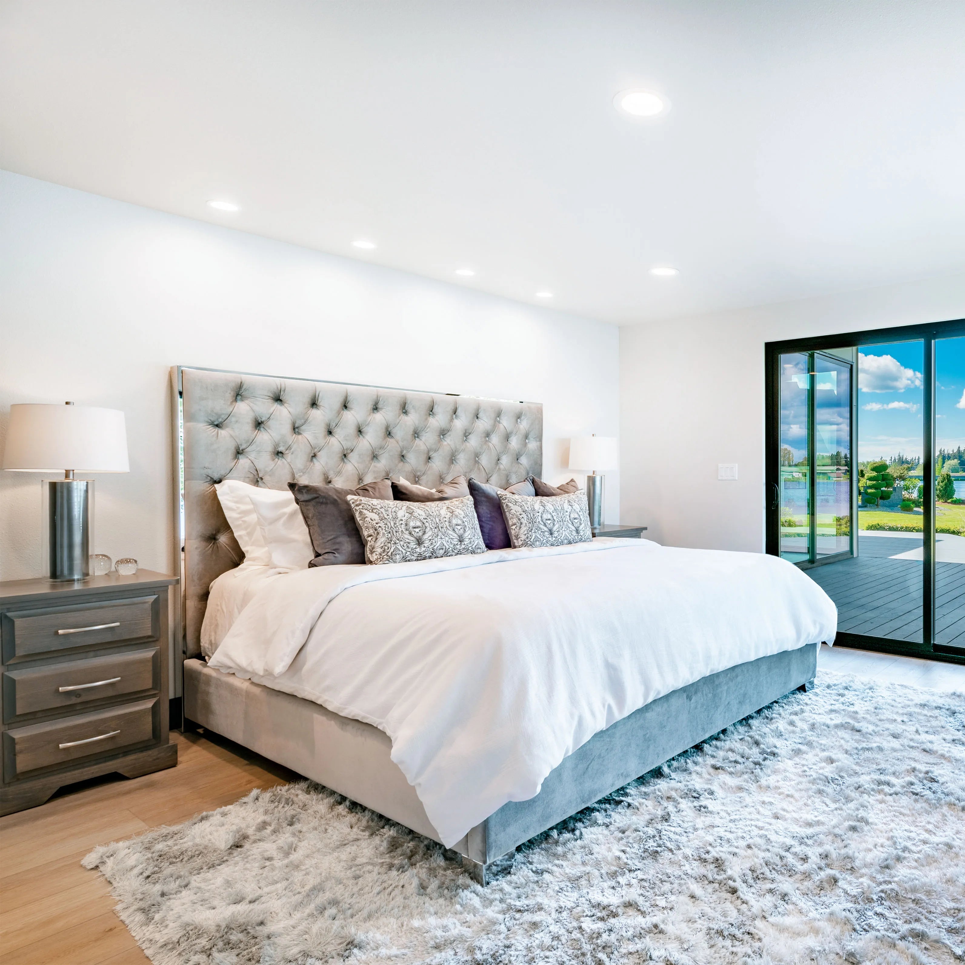 Circular Recessed LED Downlight - Black & White - Multiple Sizes