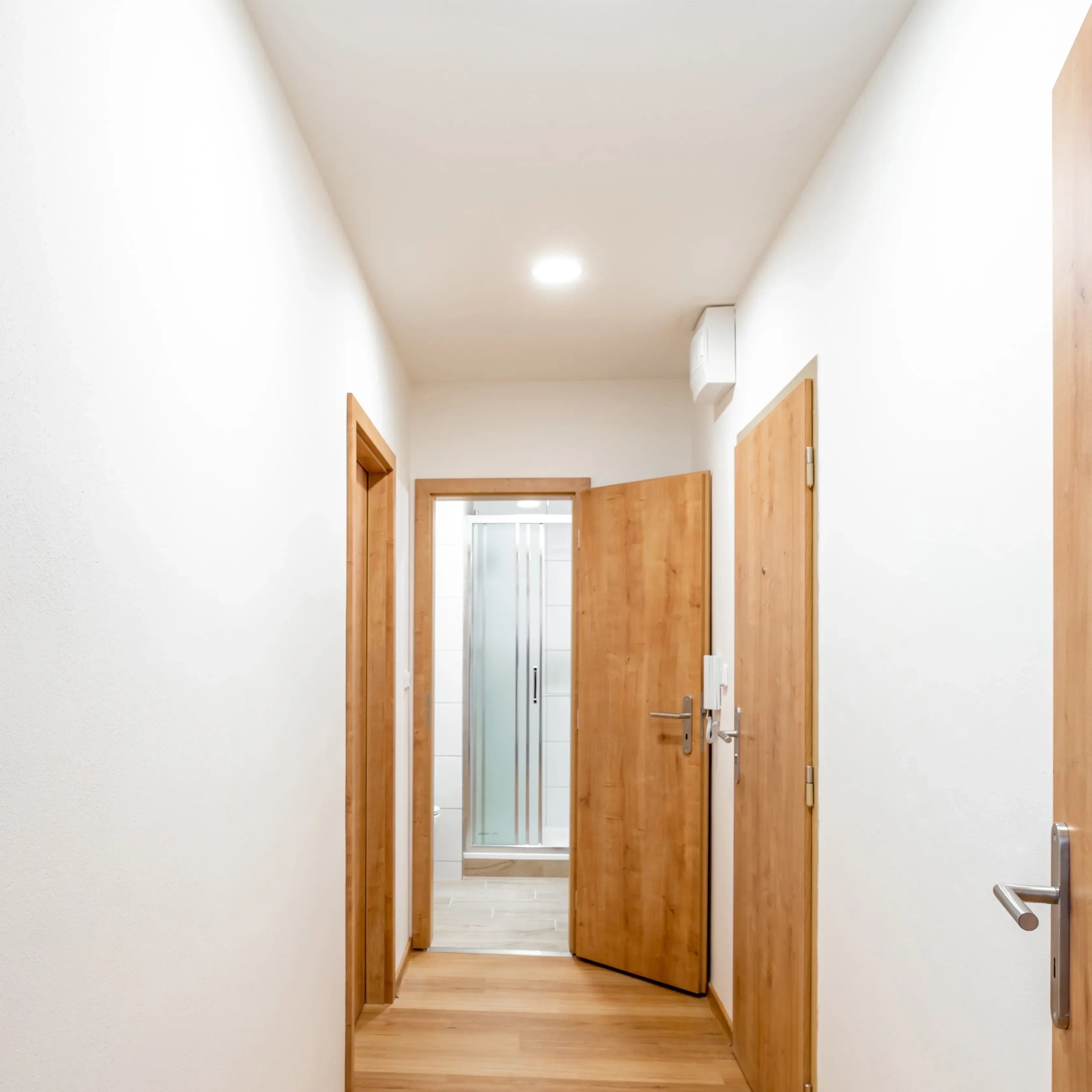 Circular Recessed LED Downlight - Black & White - Multiple Sizes