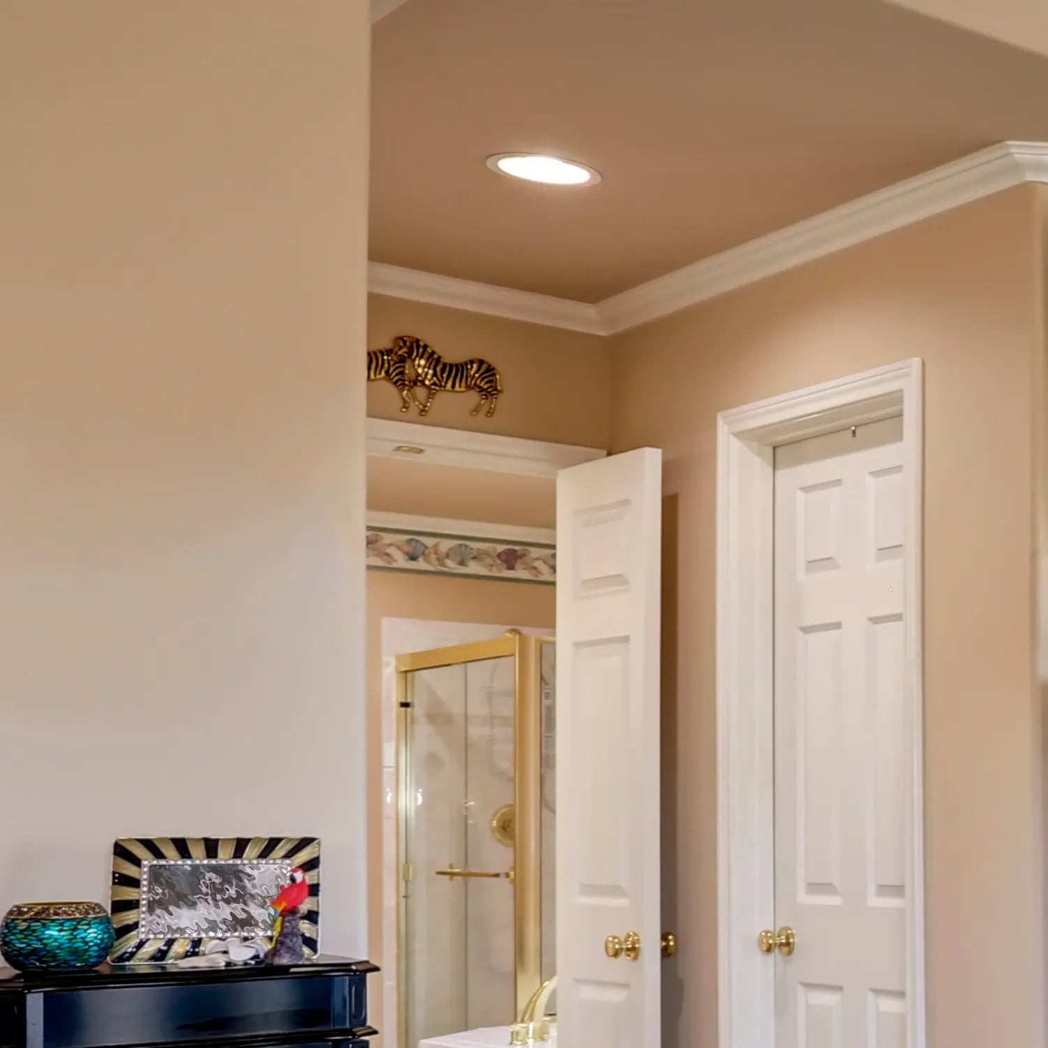 Circular Recessed LED Downlight - Black & White - Multiple Sizes