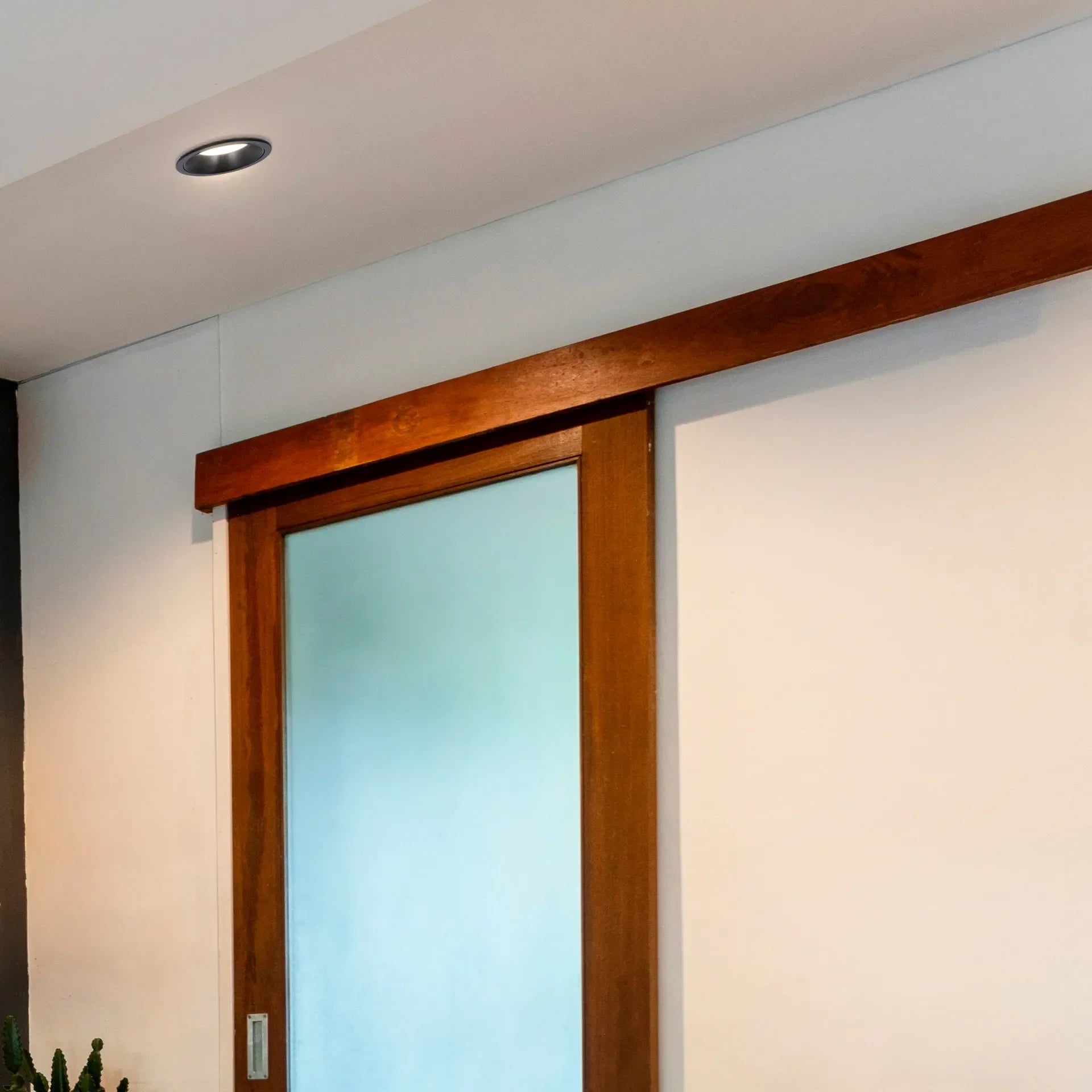 Circular Recessed LED Downlight - Black & White - Multiple Sizes