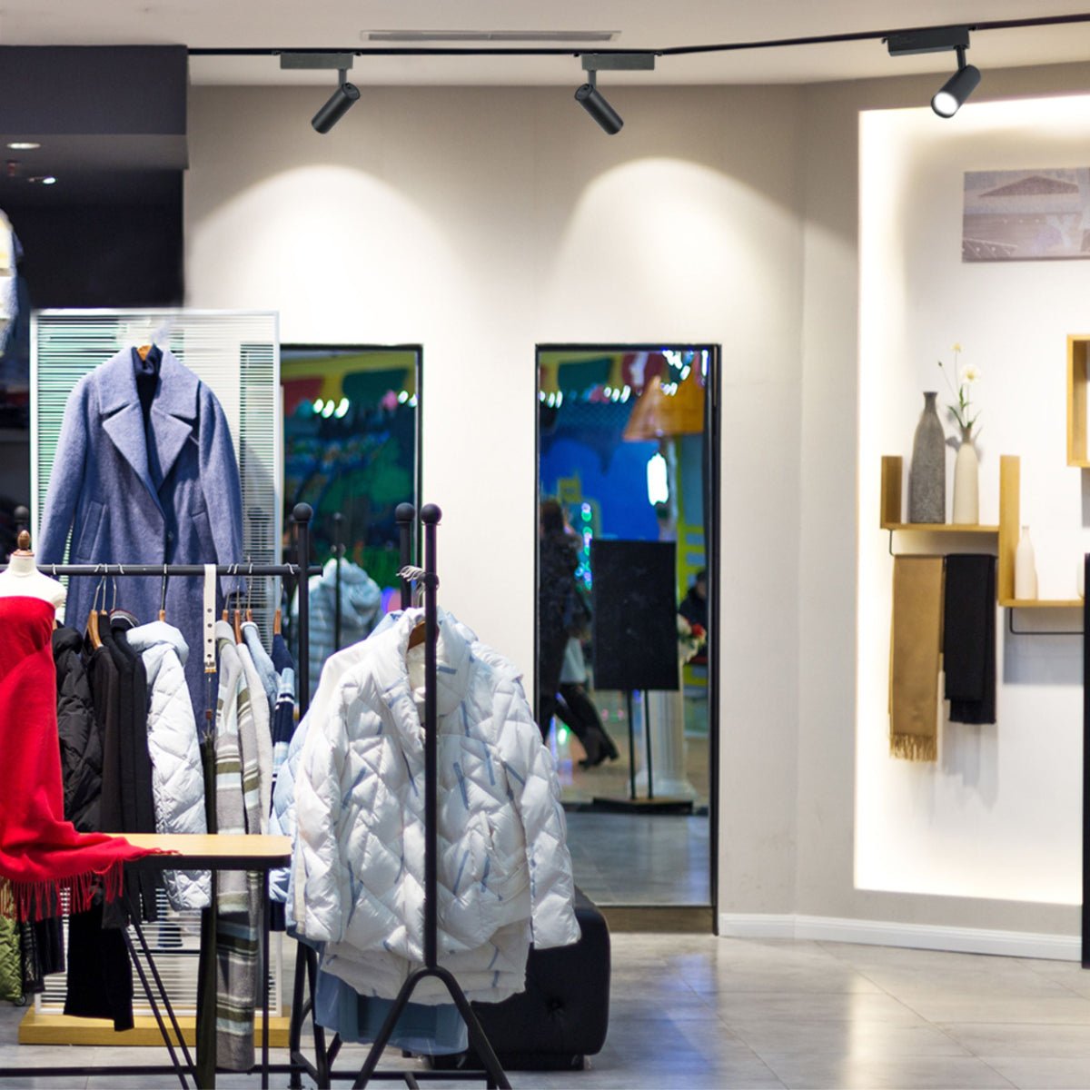 Indoor usage of Tracklight 3-wire Single Line 10W Cool White 4000K Black Body | TEKLED 174-039903