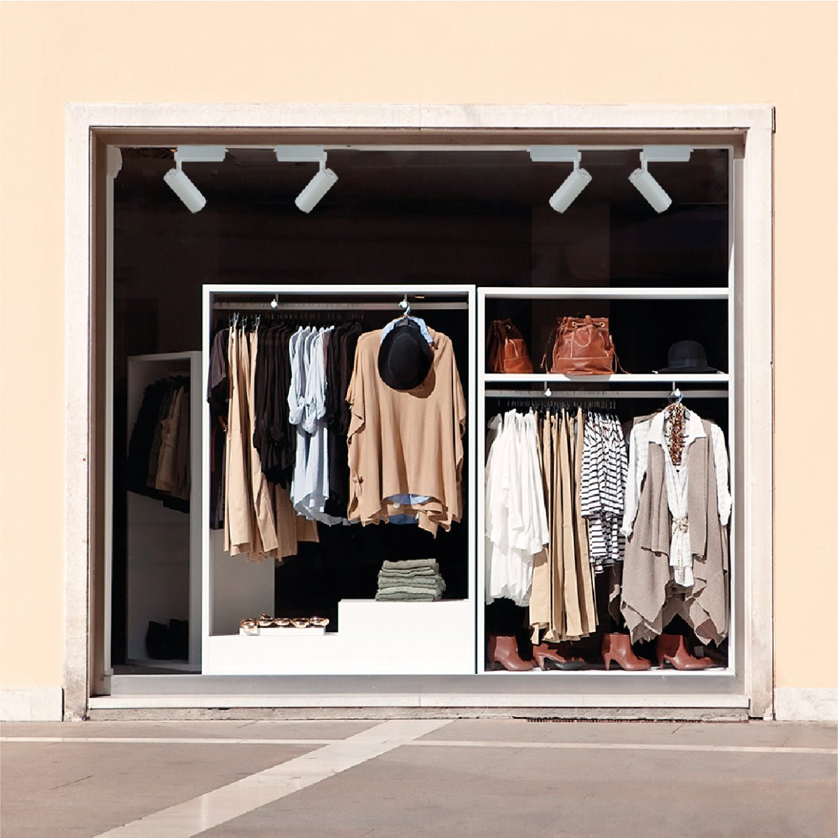 Indoor usage of Tracklight 5-wire 3-Line 20W Cool White 4000K White Body | TEKLED 174-039901