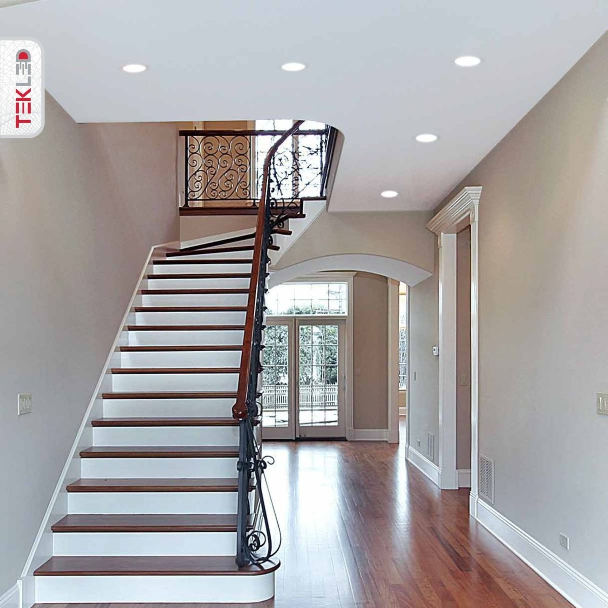 Downlight Led Round Slim Panel Light 6W 4000K Cool White D120Mm in indoor setting enrance and stairs